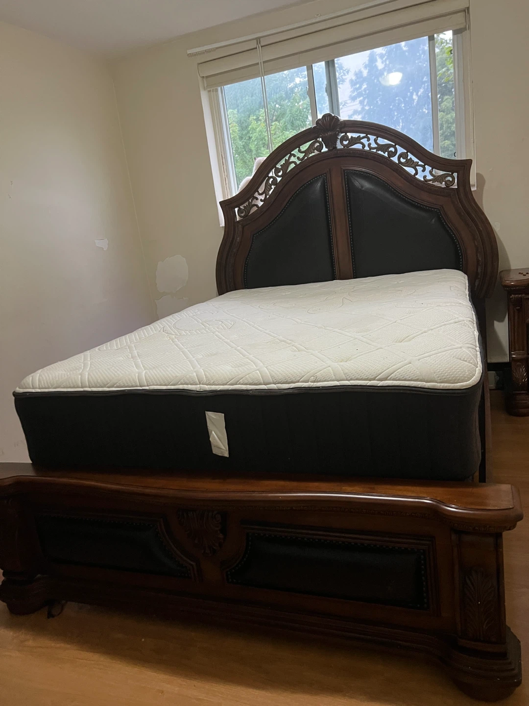 Queen size bedroom set solid wood & leather, - photo 5
