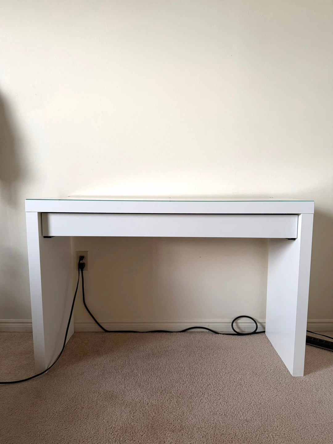IKEA MALM Dressing Table – White High Gloss - photo 2
