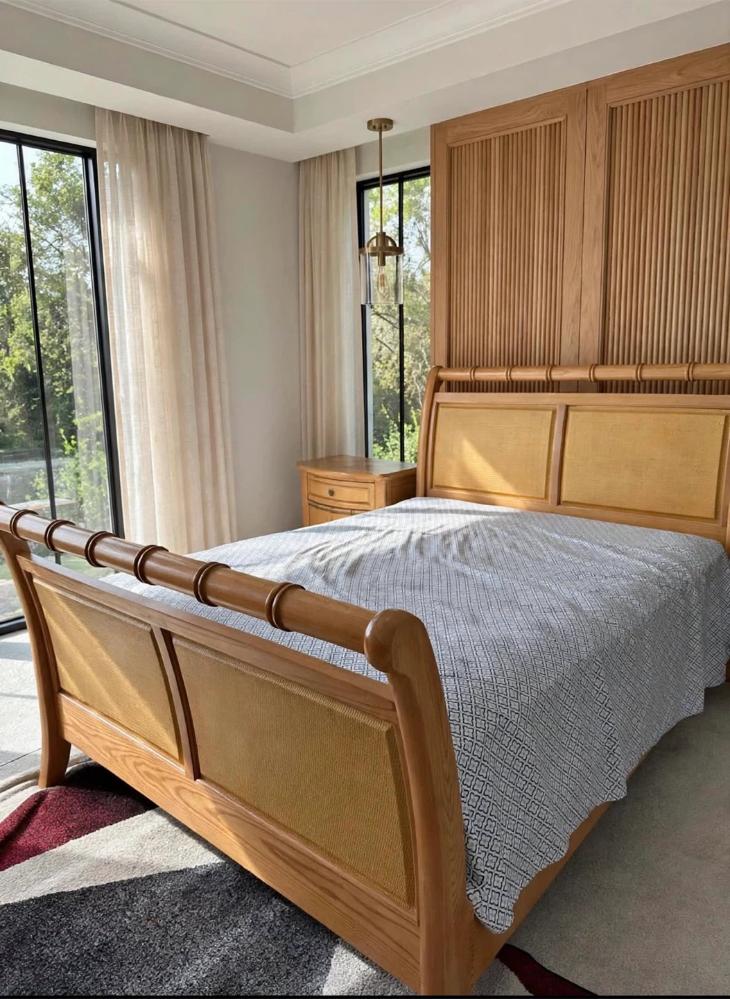 Tommy Bahama Style 4-Piece Queen Bedroom Set – Rattan Panels