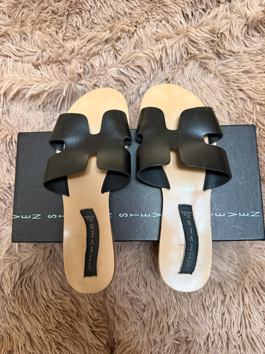 Steve Madden Grady Black Slides Size 7