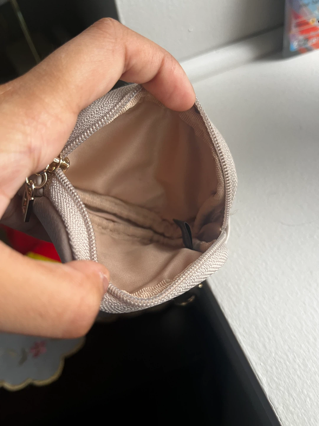 GUESS coin pouch - photo 2