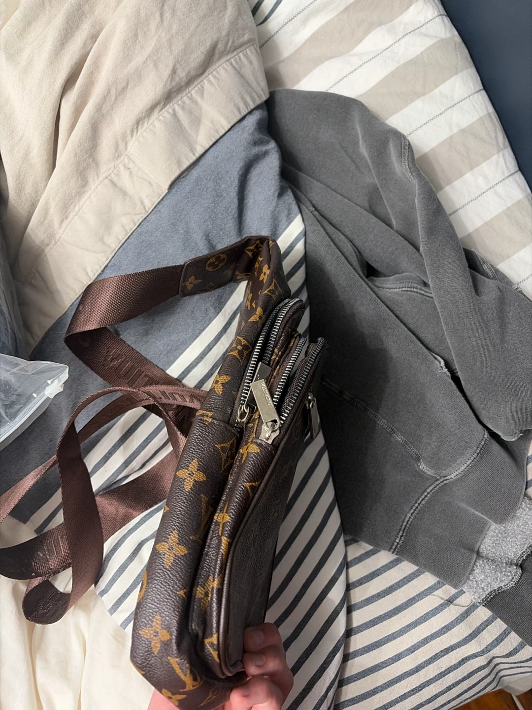 Louis Vuitton Monogram Sling Bag - photo 4