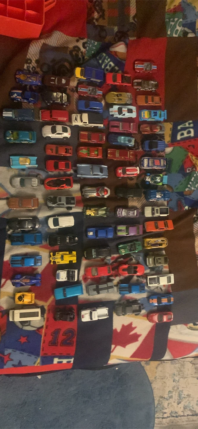 Large collection of Hot Wheels toy cars with red carry case - photo 2