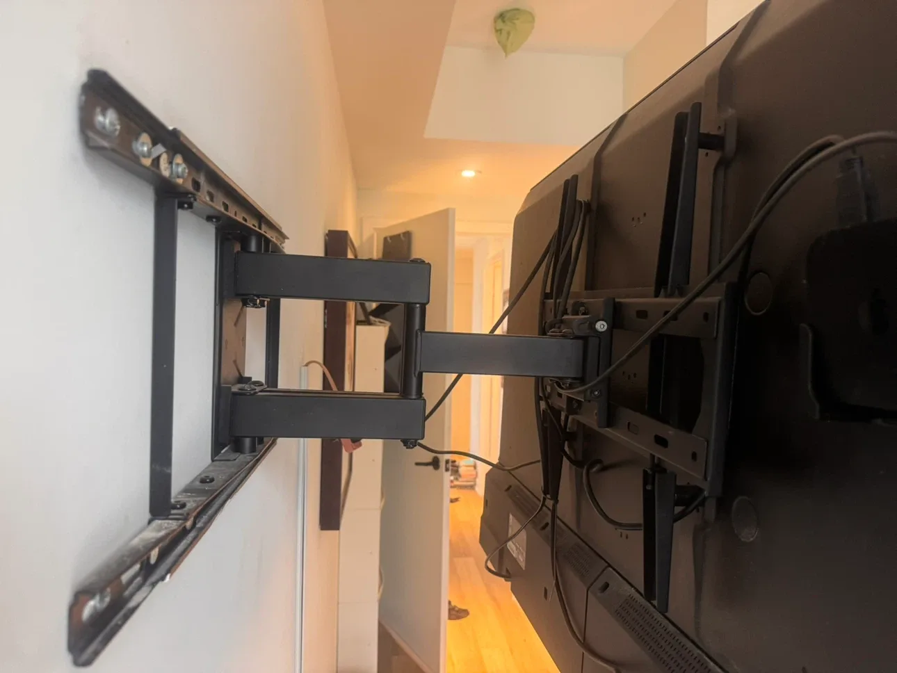 Philips 55” 4K UHD Smart Tv + Apple Tv + wall mount - photo 2