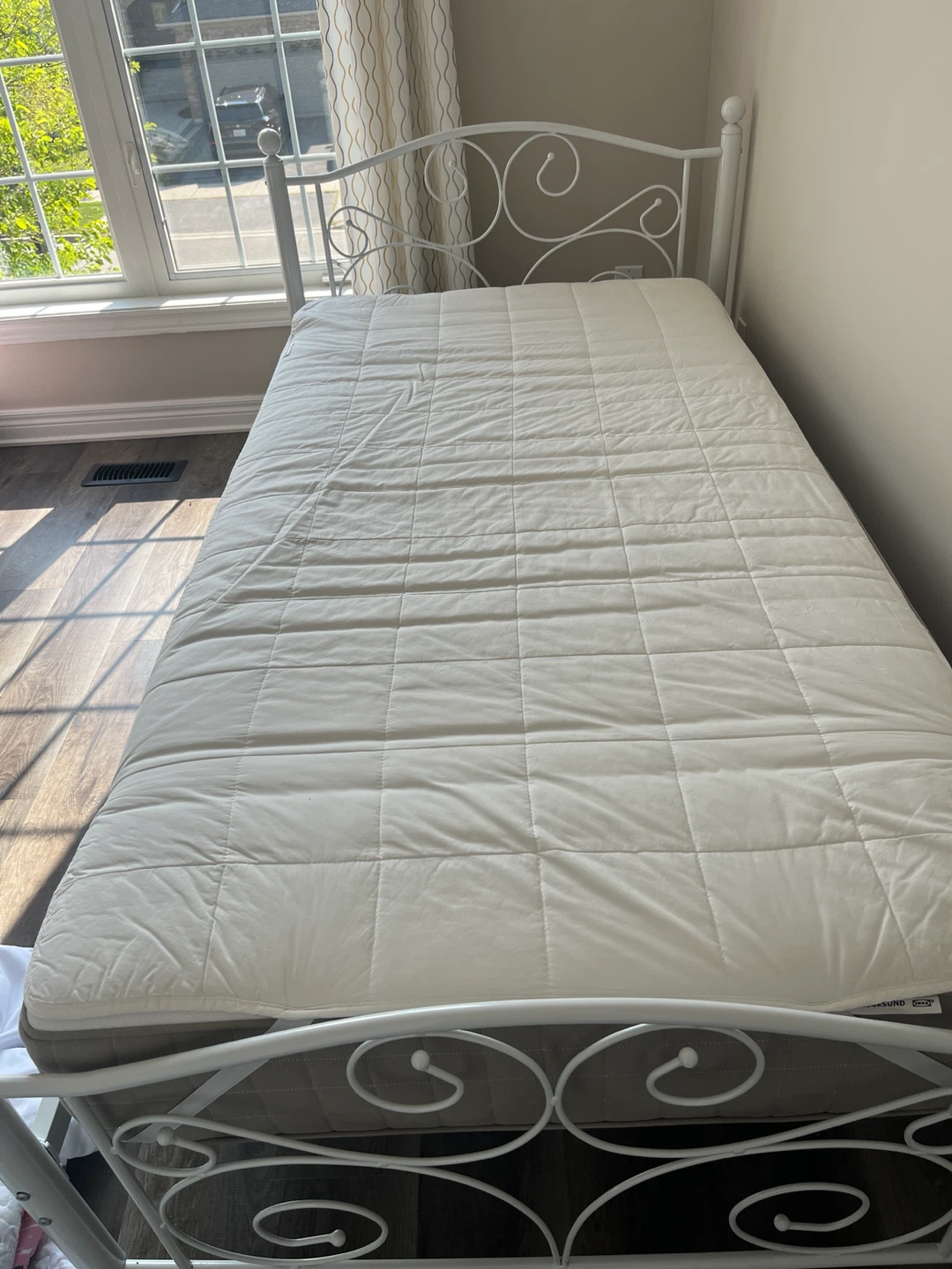 White metal twin bed - photo 4