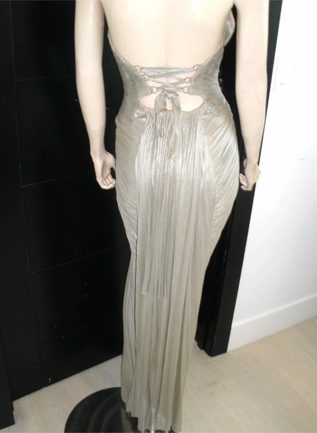Maria Lucia Hohan metallic silver strapless gown - photo 4