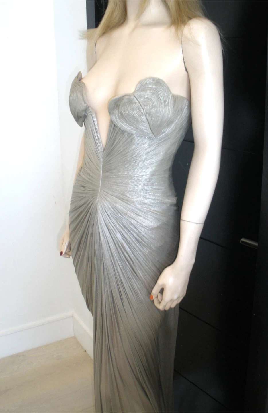 Maria Lucia Hohan metallic silver strapless gown - photo 5
