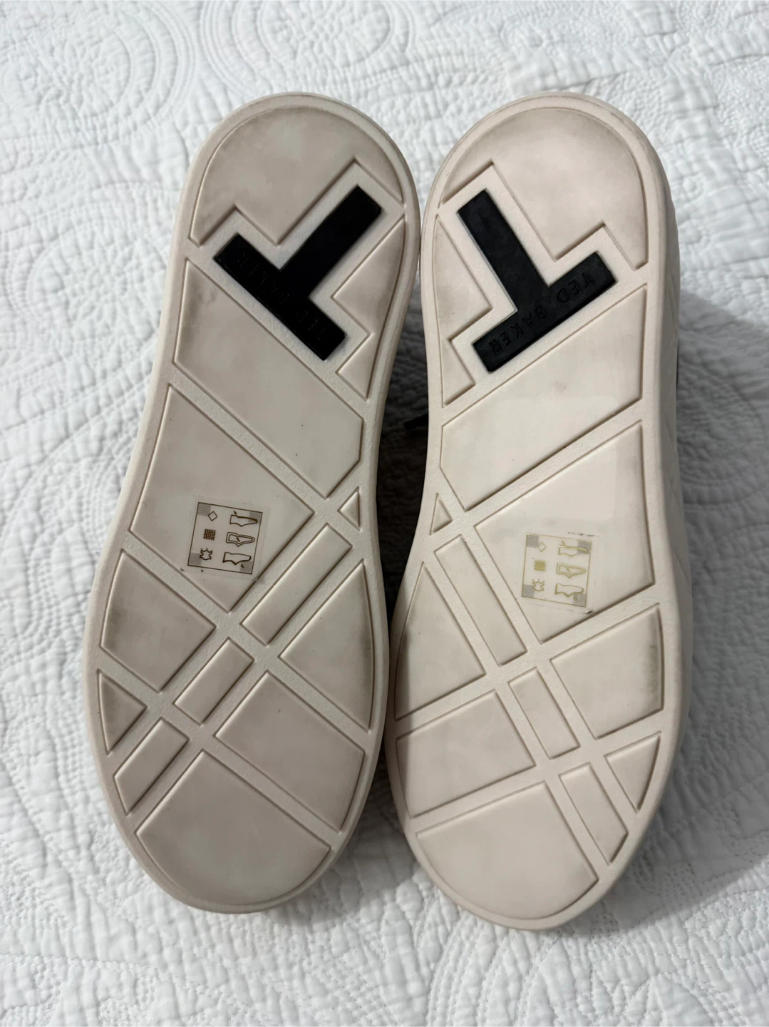 Ted Baker London Floral Sneakers Size 8.5 - photo 4