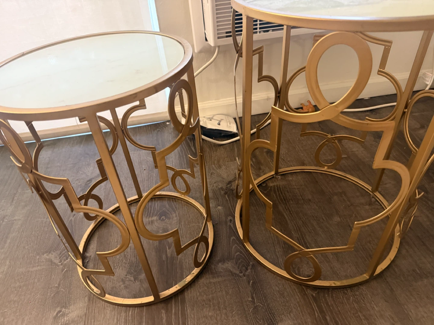 Set of two gold metal and marble side tables - photo 2