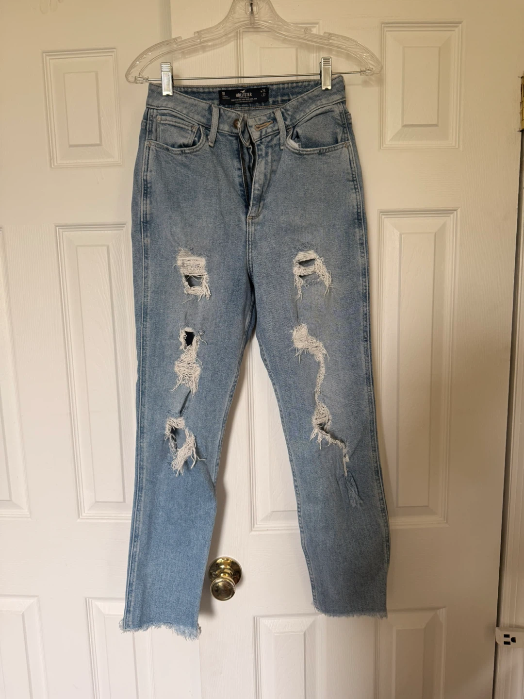 Curvy Ultra High-Rise Mom Jeans Size: W25; L27(Hollister)
