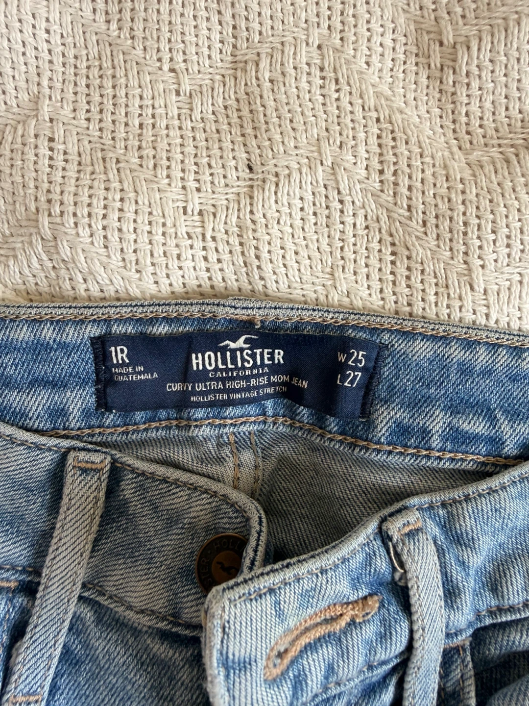 Curvy Ultra High-Rise Mom Jeans Size: W25; L27(Hollister) - photo 5