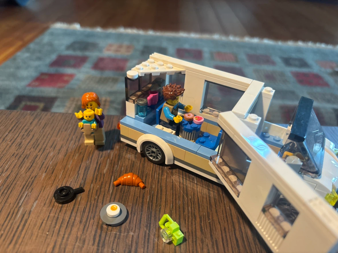 LEGO Caravan Deluxe Building Set - photo 2