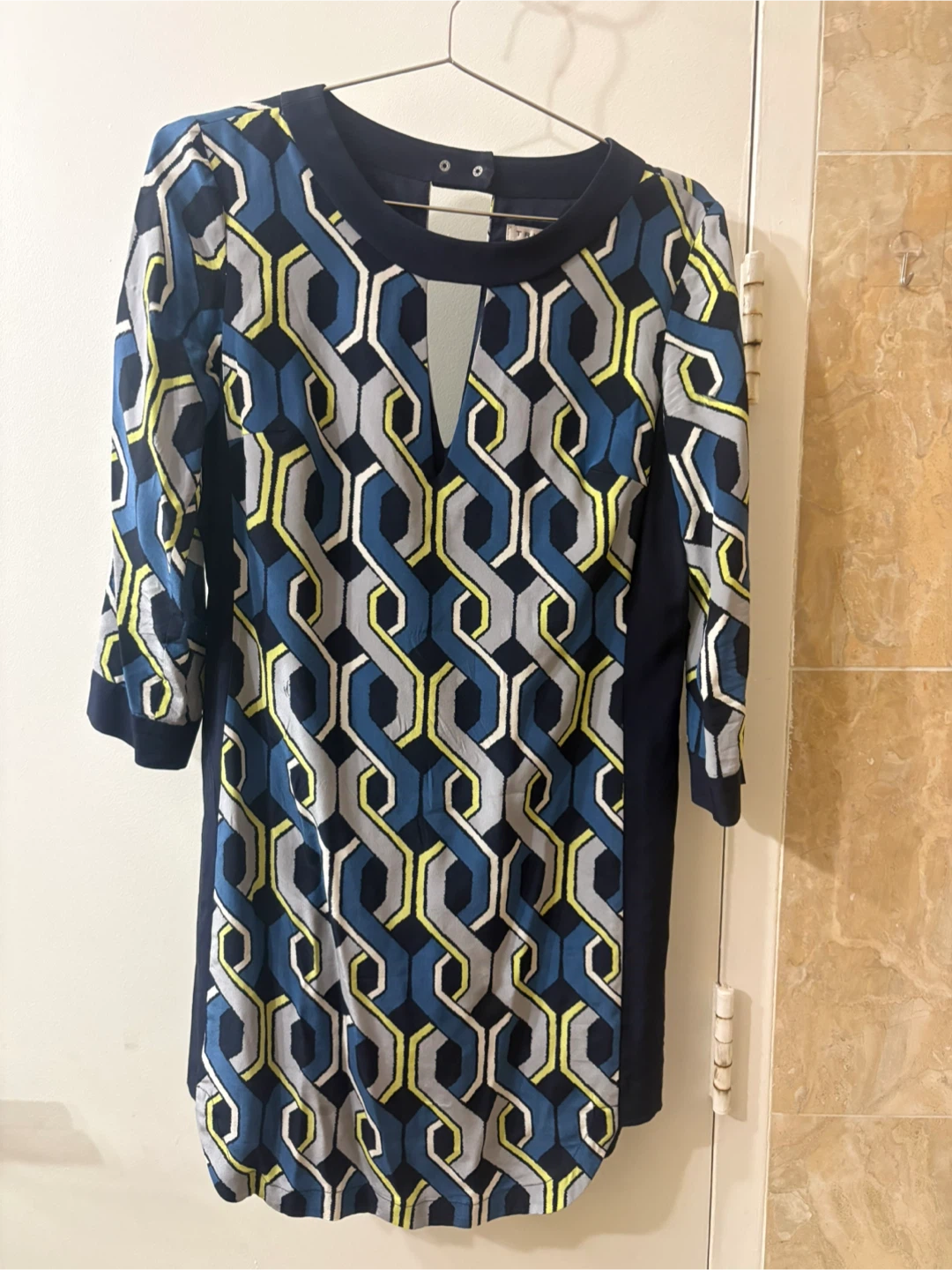 Trina Turk Geometric Keyhole Shift Dress  Sz 2 Excellent