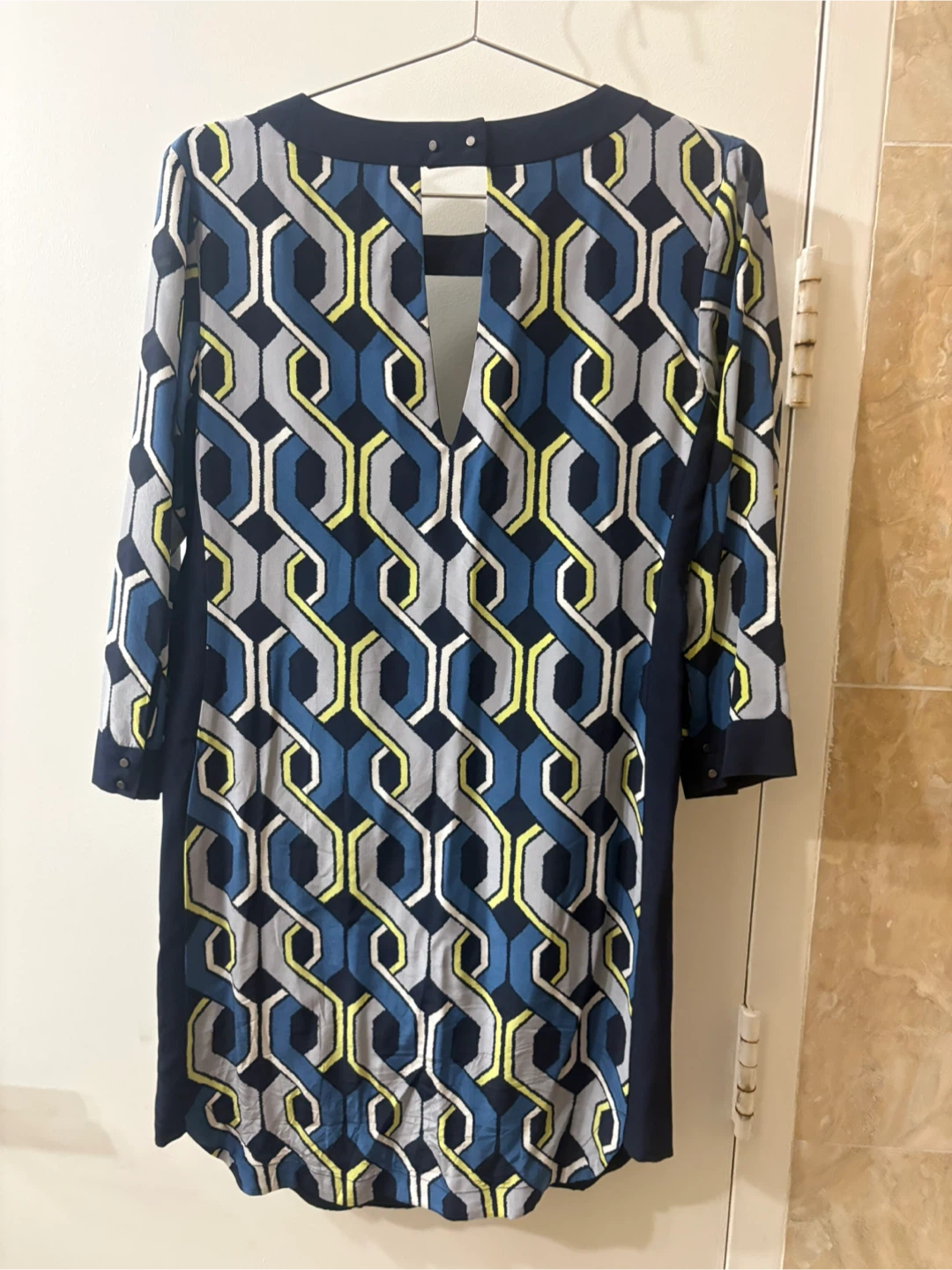 Trina Turk Geometric Keyhole Shift Dress  Sz 2 Excellent - photo 2