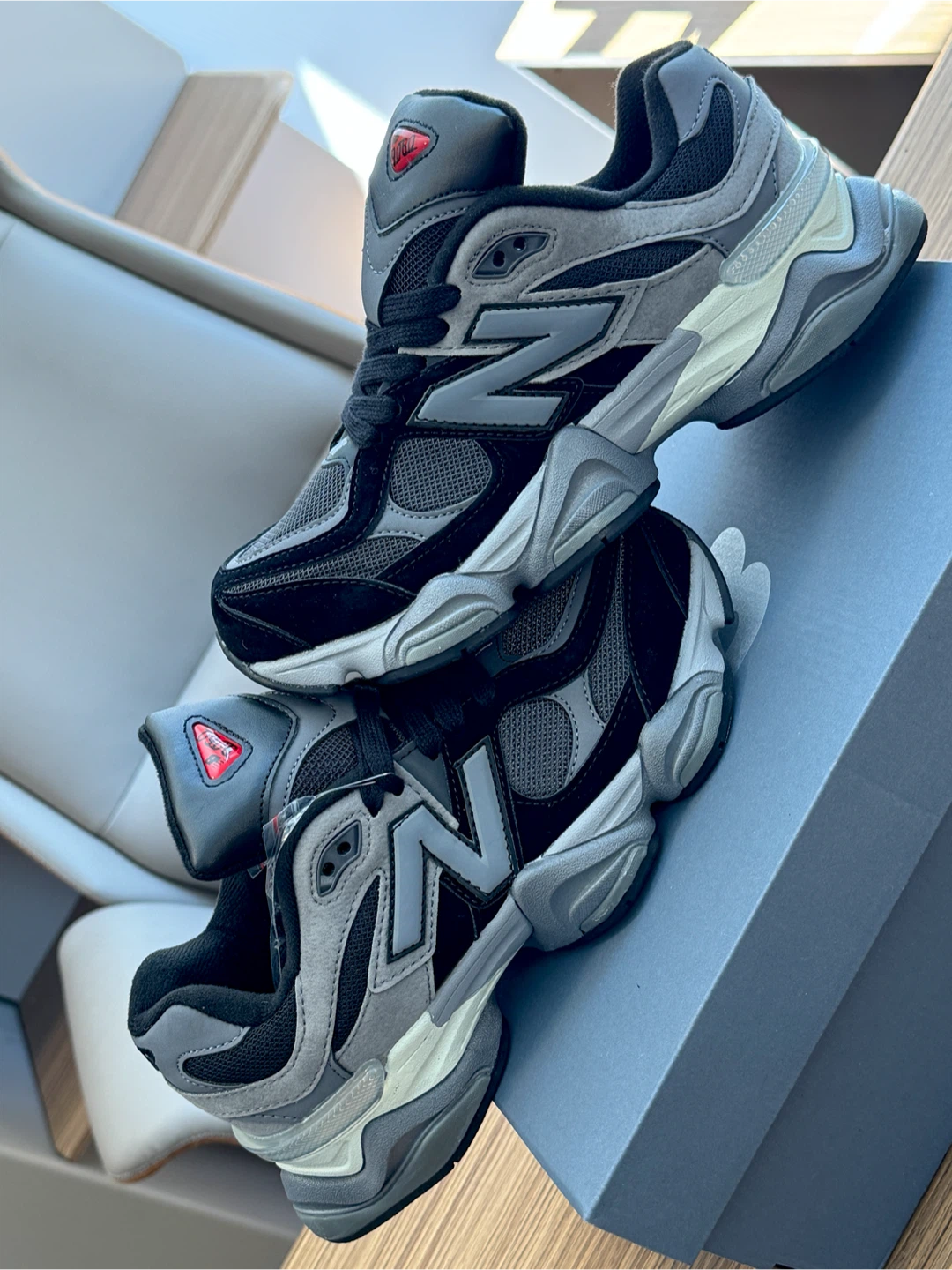 New Balance 9060 Baskets Noir et Gris - photo 2