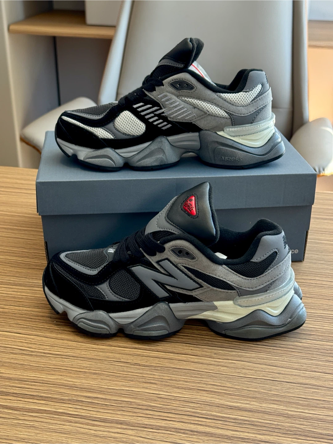 New Balance 9060 Baskets Noir et Gris - photo 3