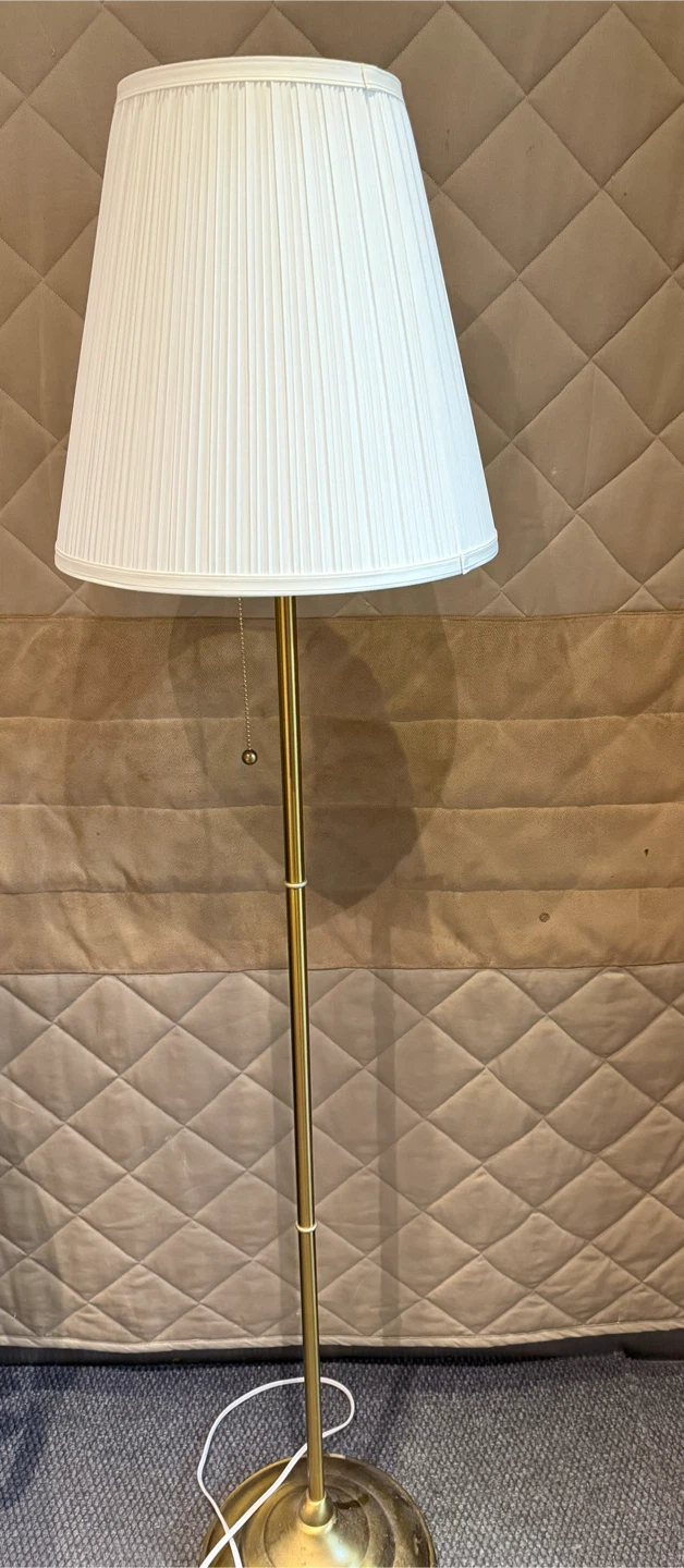 Brass finish floor lamp with white pleated shade - photo 2