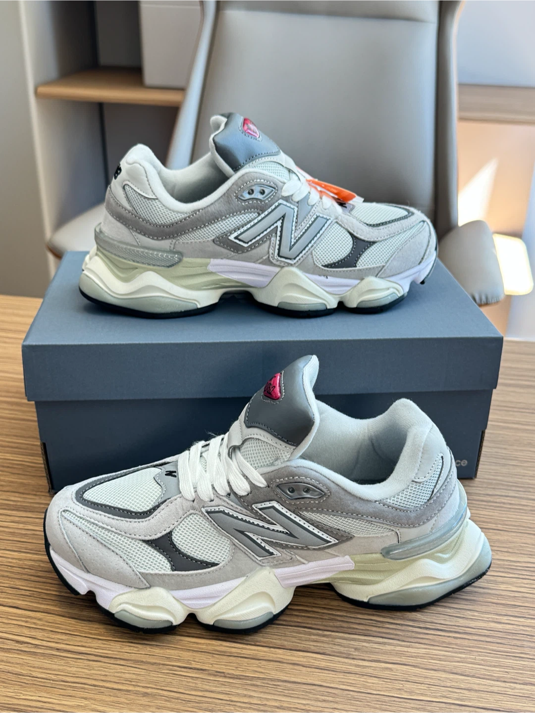 Bottes New Balance 9060 Gris
