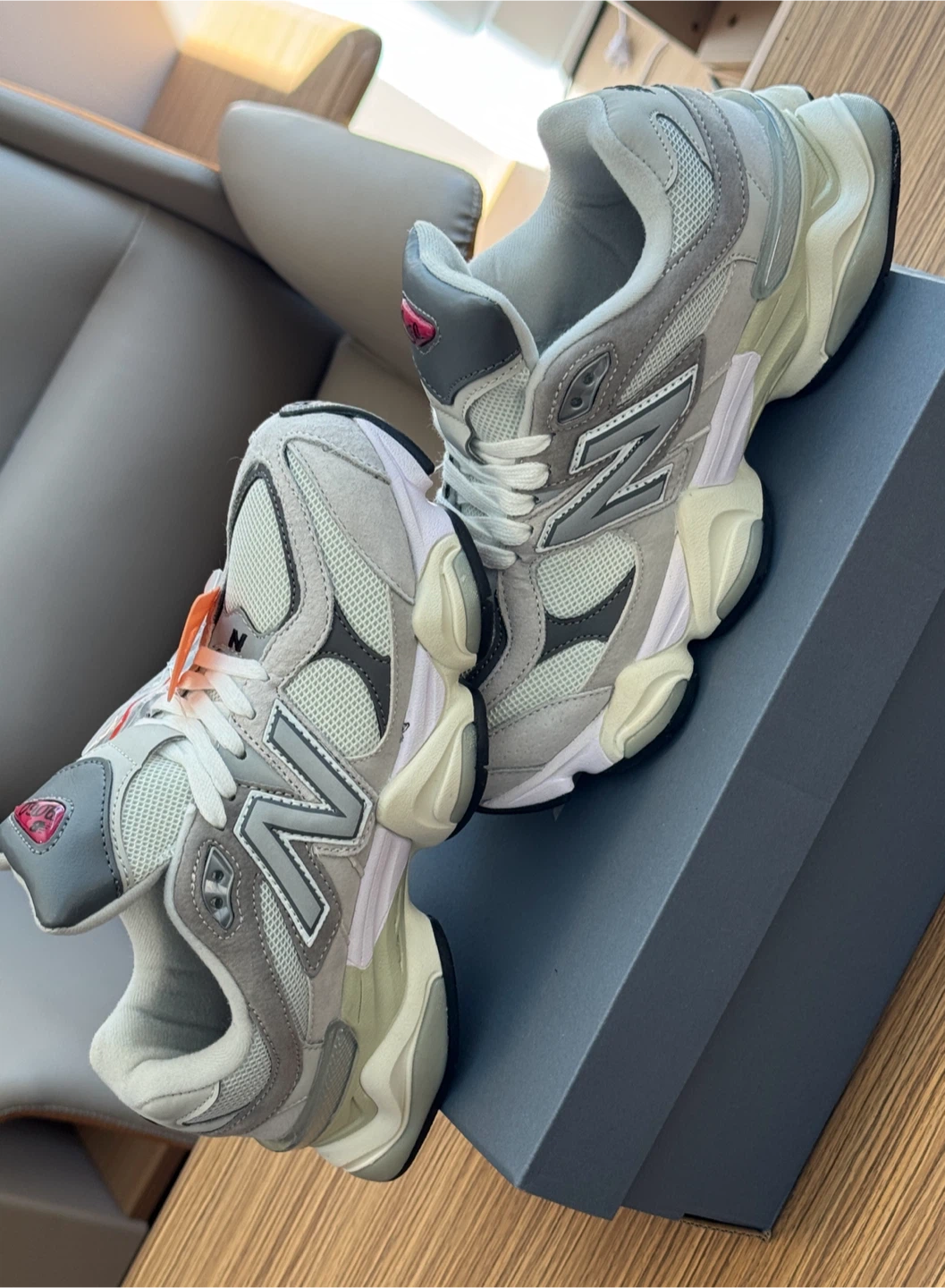 Bottes New Balance 9060 Gris - photo 2