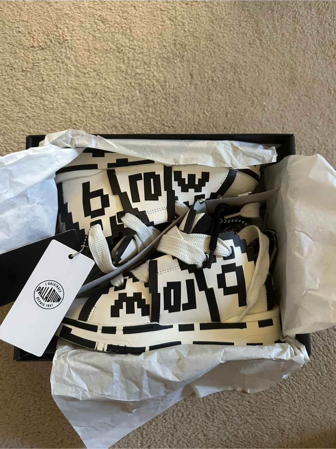 Palladium x D.Desirable Pallablast D.D MOS W — White/Black — NEW