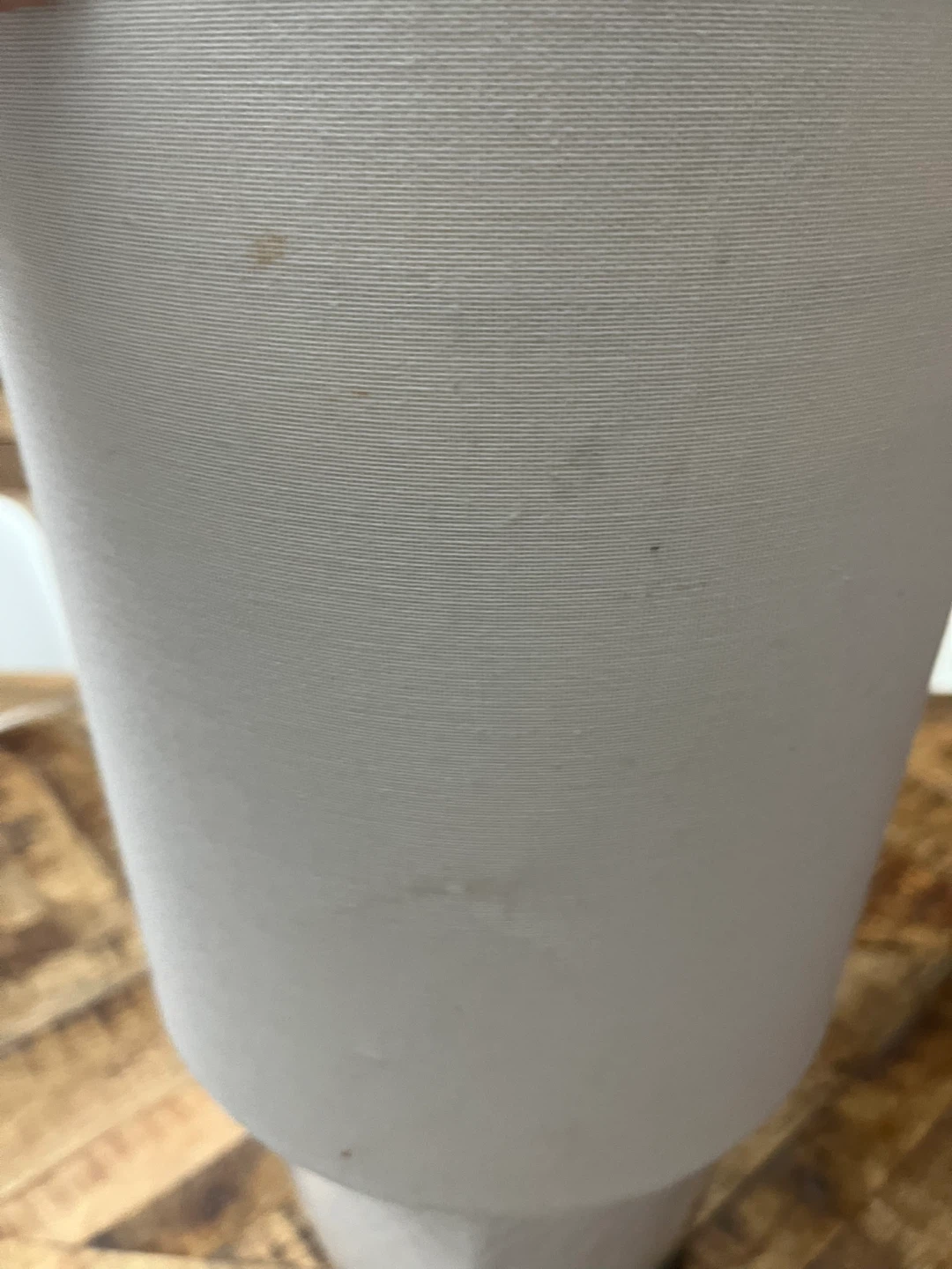 White ceramic table lamp - photo 3