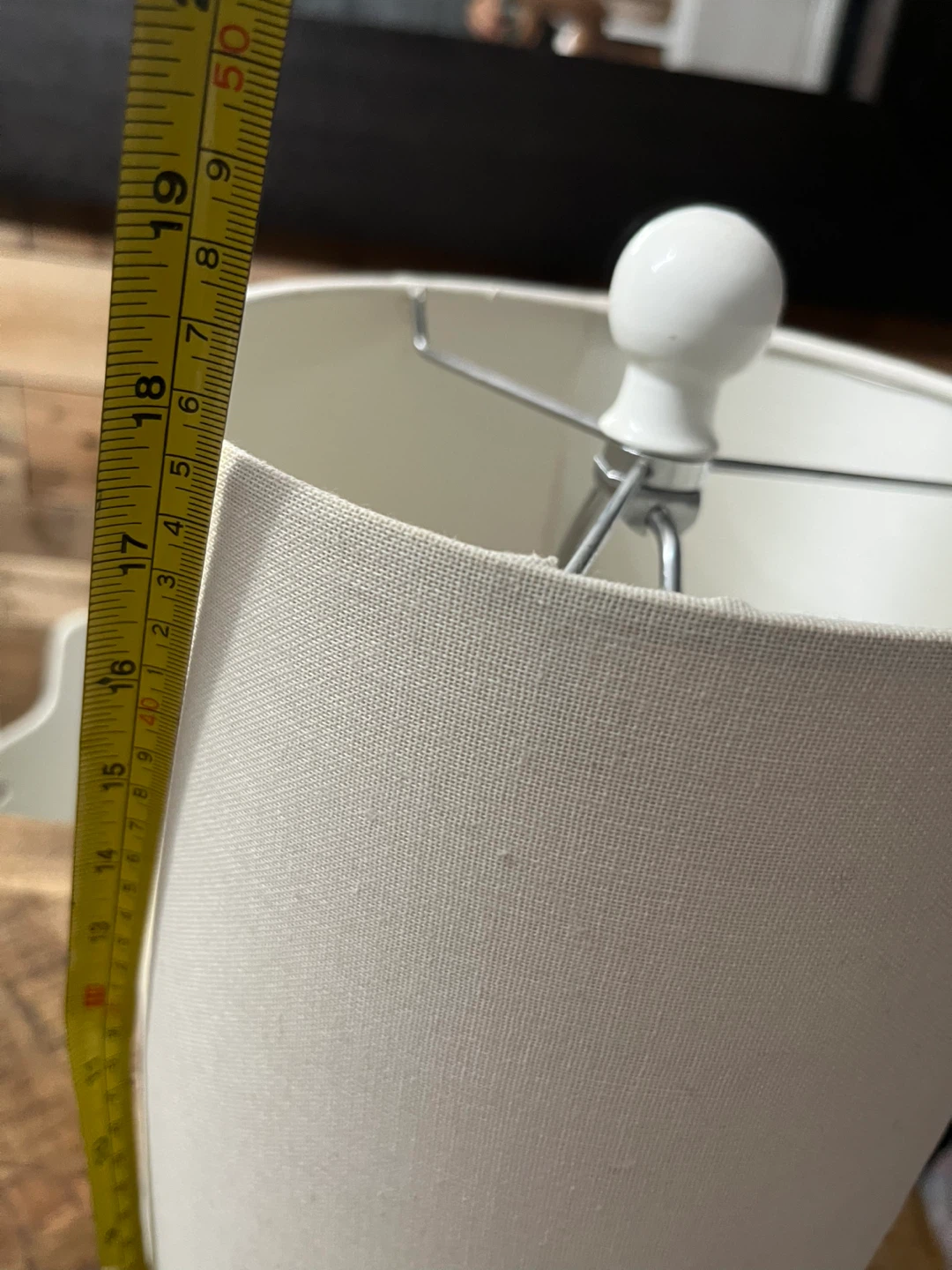 White ceramic table lamp - photo 5