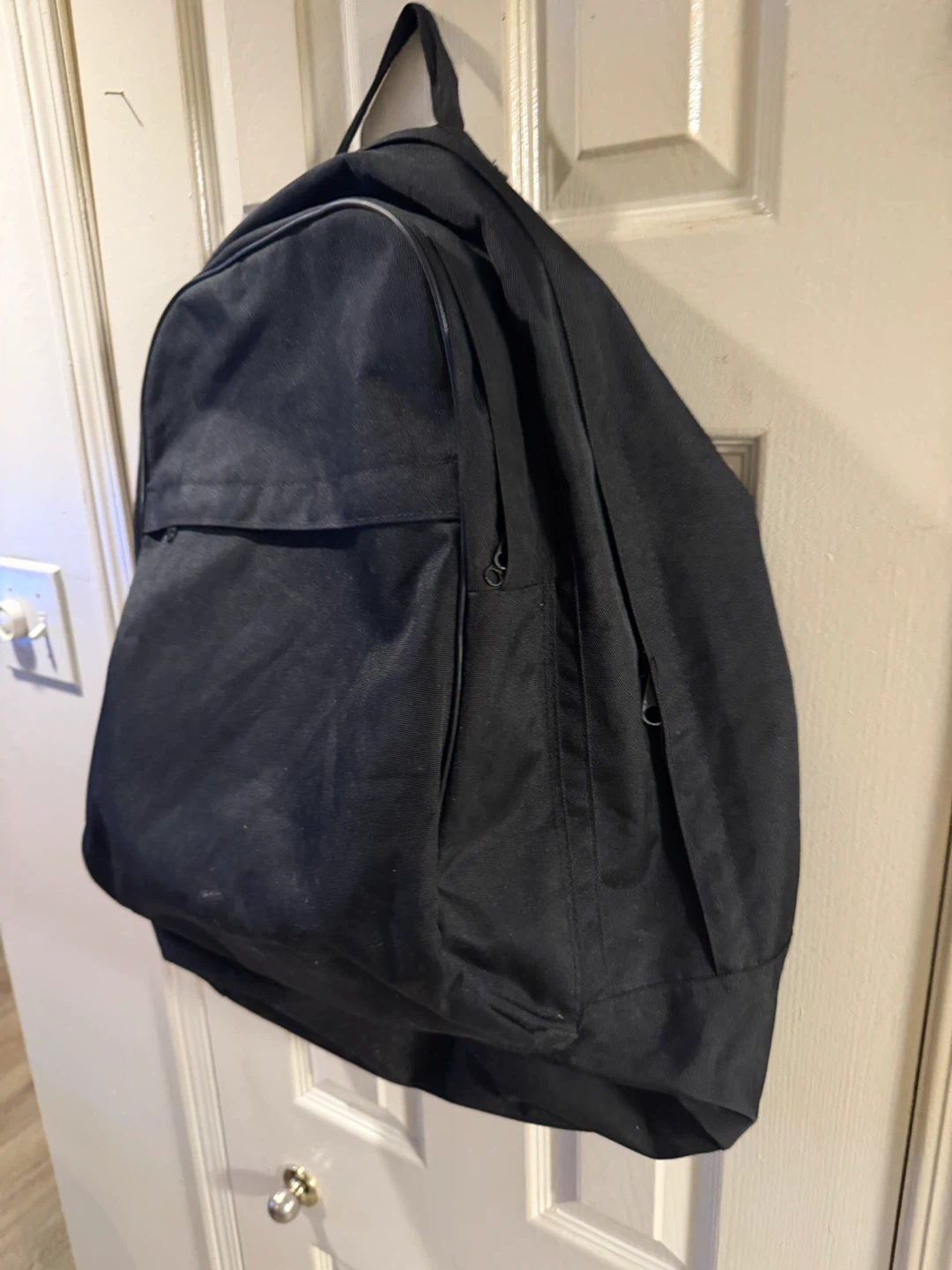 Simple Black Backpack - photo 2