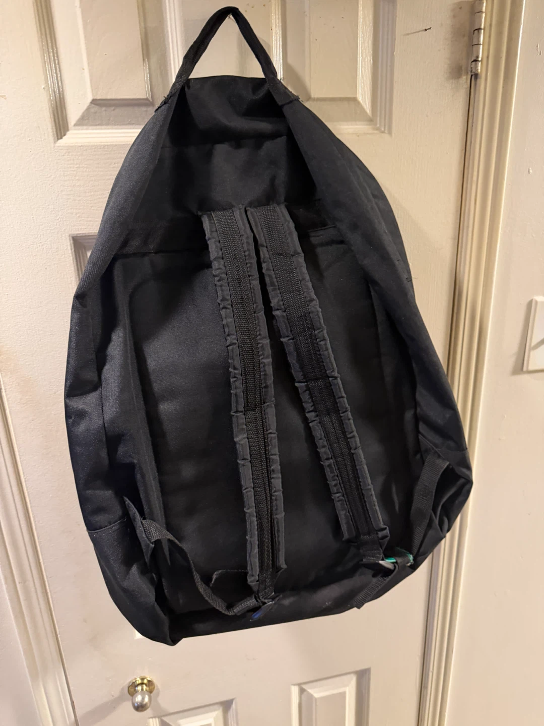 Simple Black Backpack - photo 4