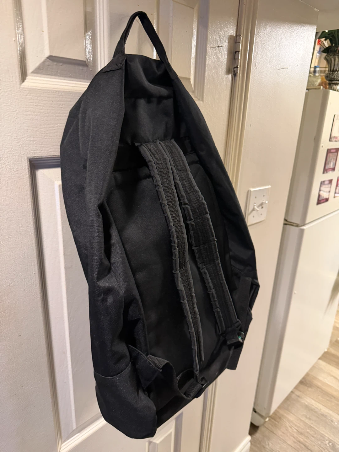 Simple Black Backpack - photo 5