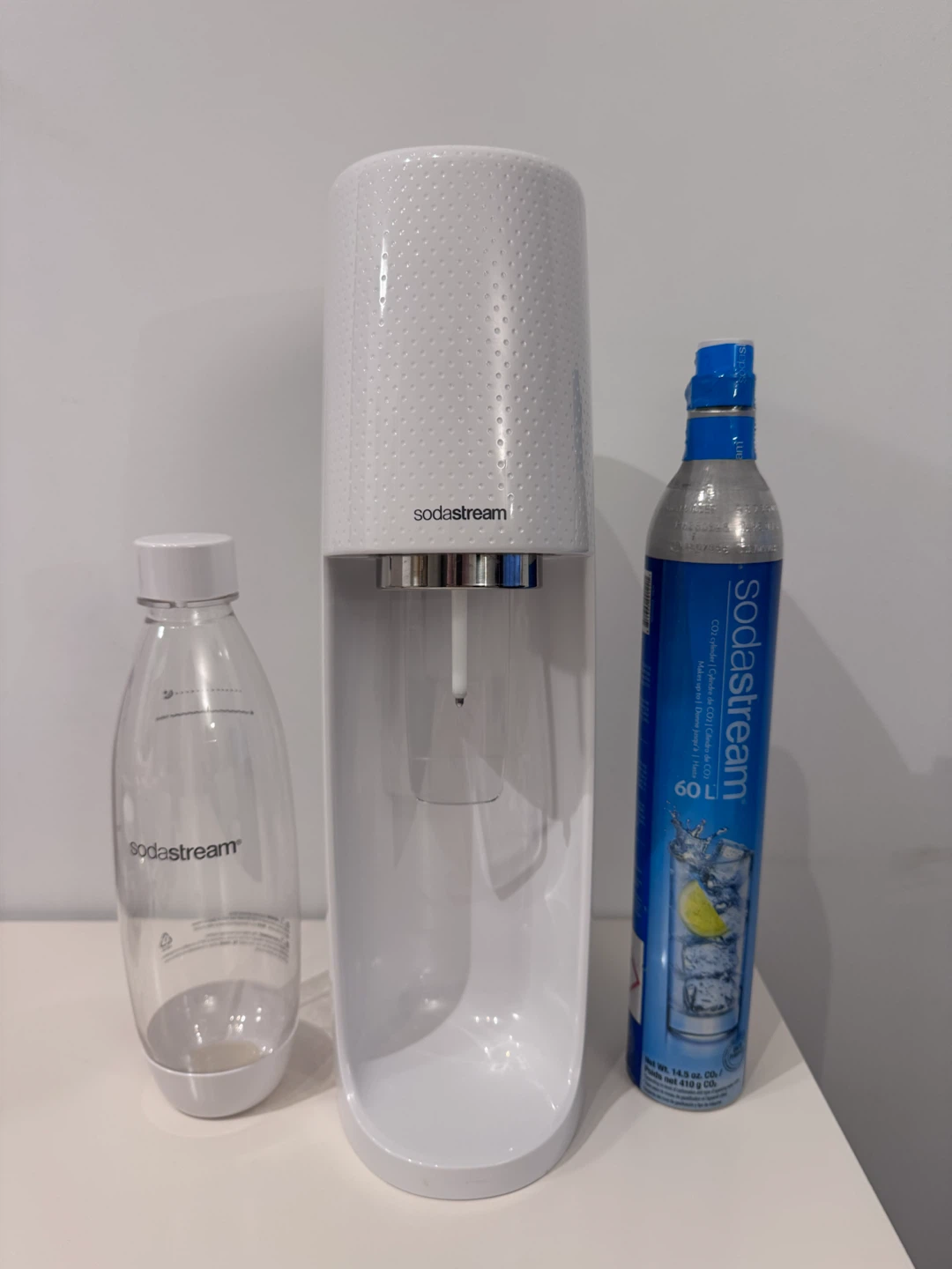 Soda Stream Machine with CO2 Carbonating Cylinder
