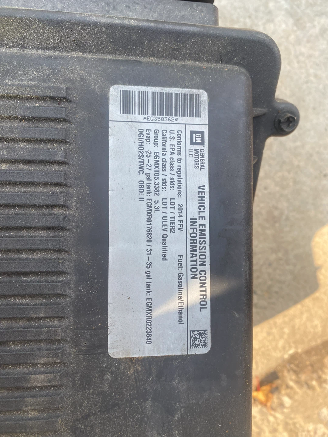 Air filter housing fit Chevy , GMC - photo 2