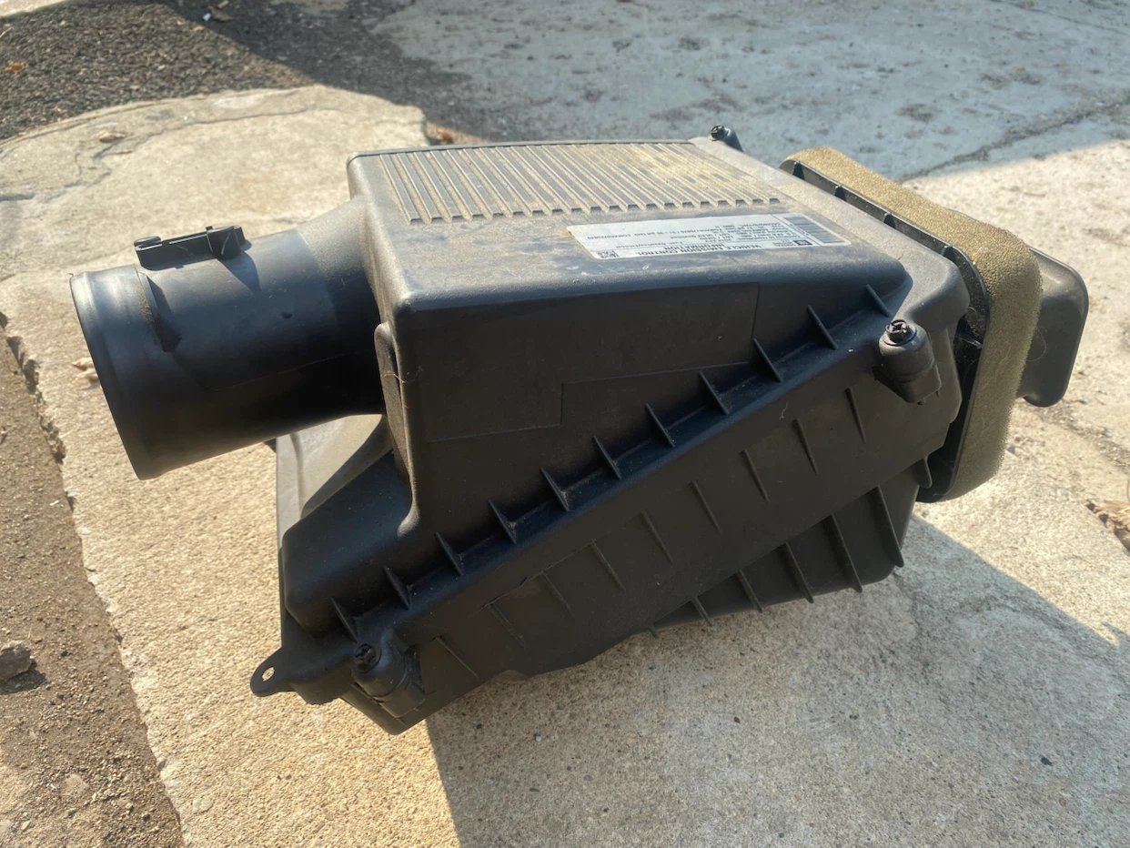 Air filter housing fit Chevy , GMC - photo 4