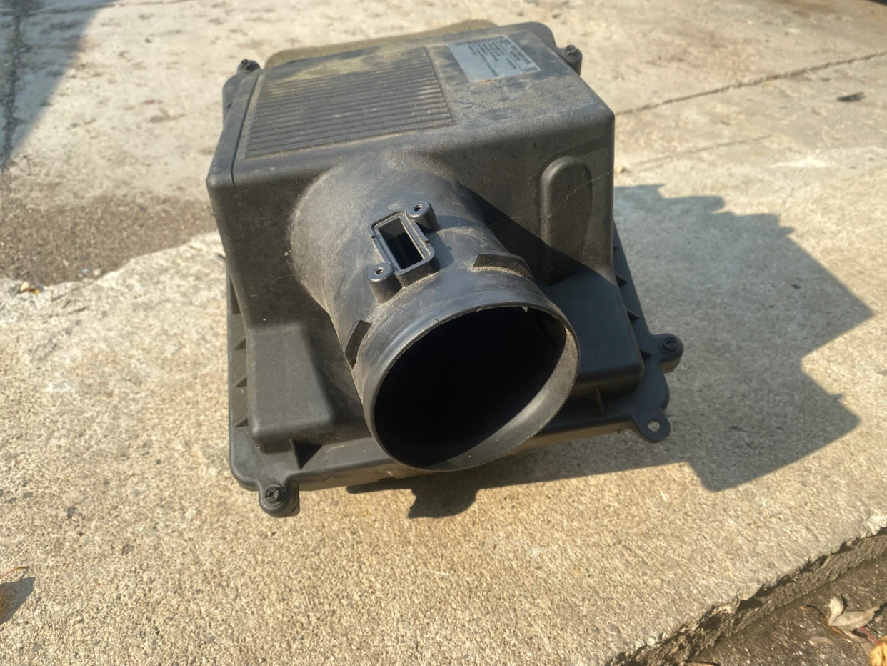 Air filter housing fit Chevy , GMC - photo 5