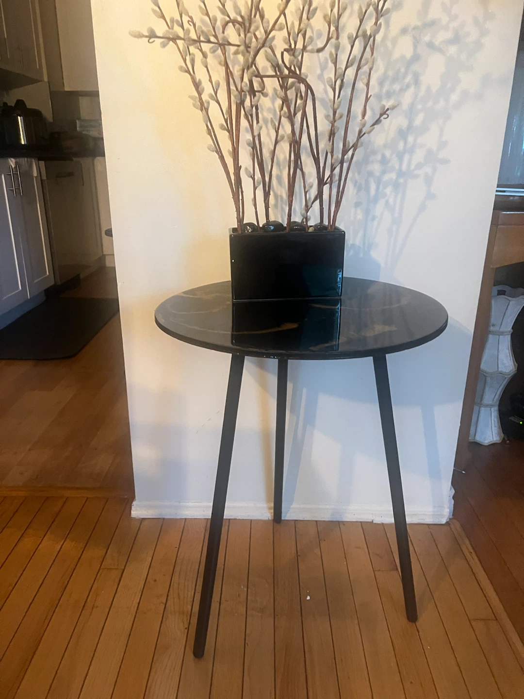 Round Black and Gold Side Table - photo 3
