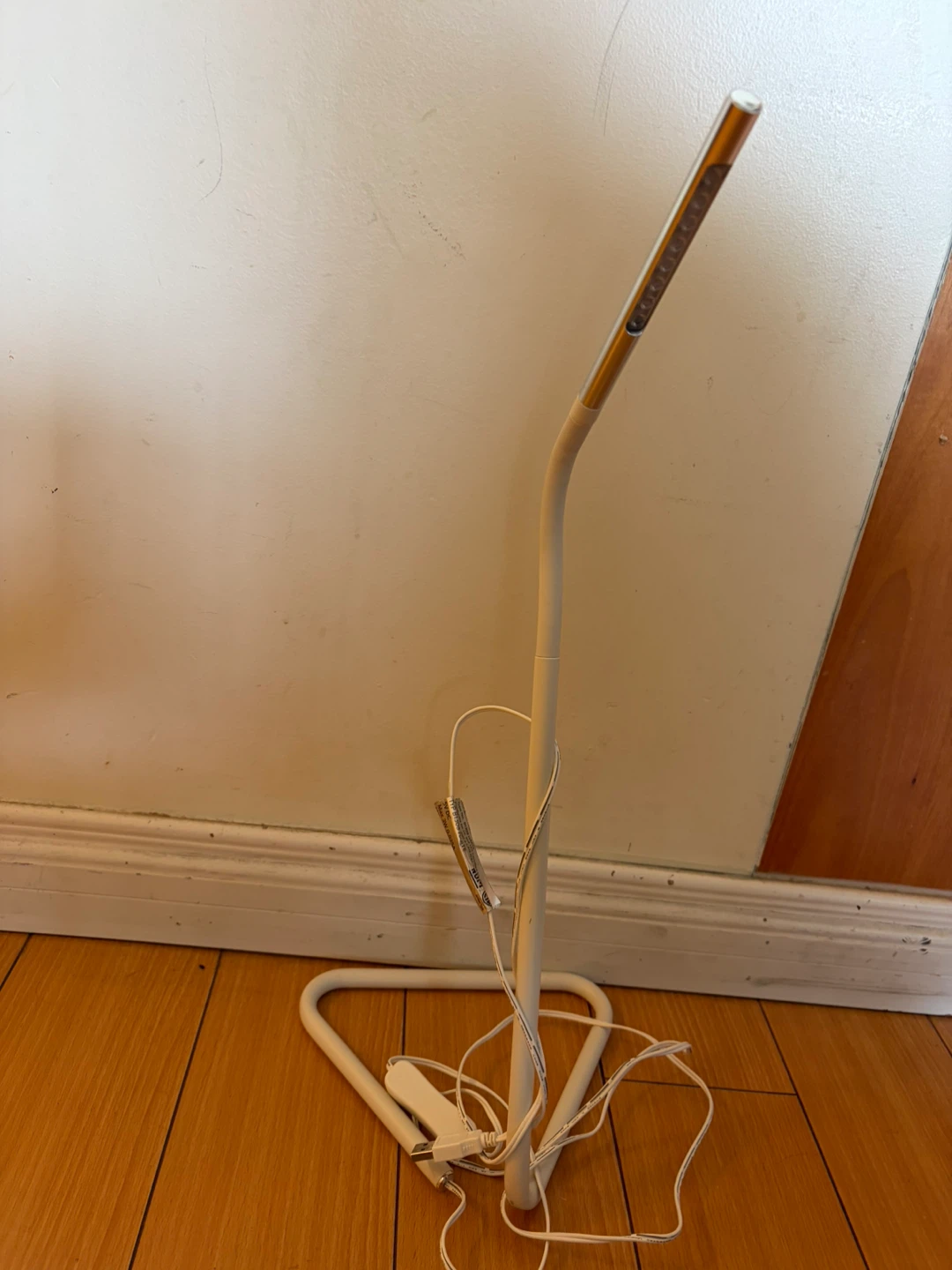 White LED Desk Lamp with Flexible Gooseneck