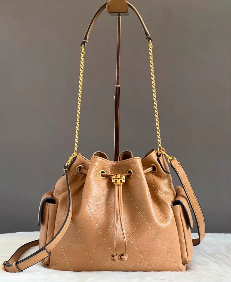 FOR SALE ‼️Tory Burch Charlie Quilted Drawstring Shoulder Bag - photo 3