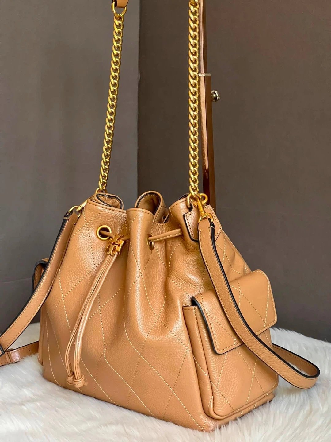 FOR SALE ‼️Tory Burch Charlie Quilted Drawstring Shoulder Bag - photo 5