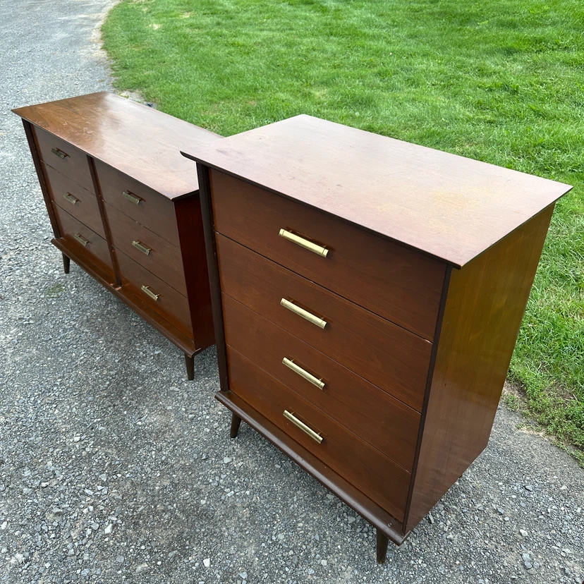 Vintage MCM Walnut Dresser Set (CAN DELIVER) - photo 2