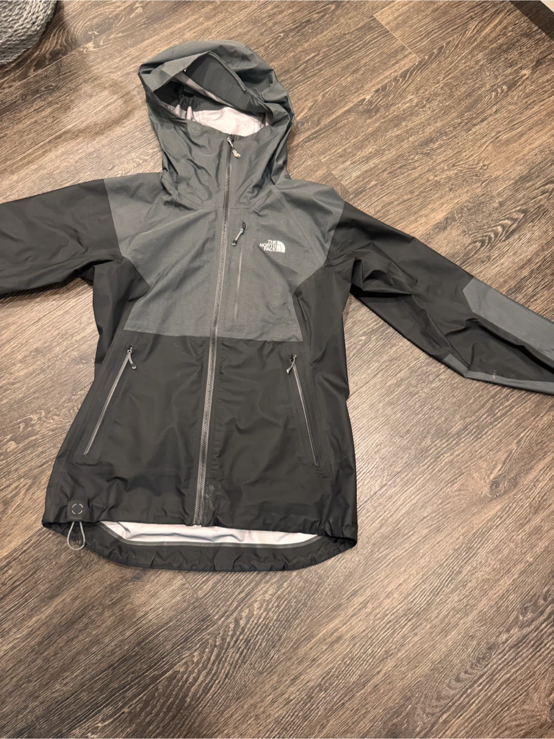 gortex north face women’s jacket size small