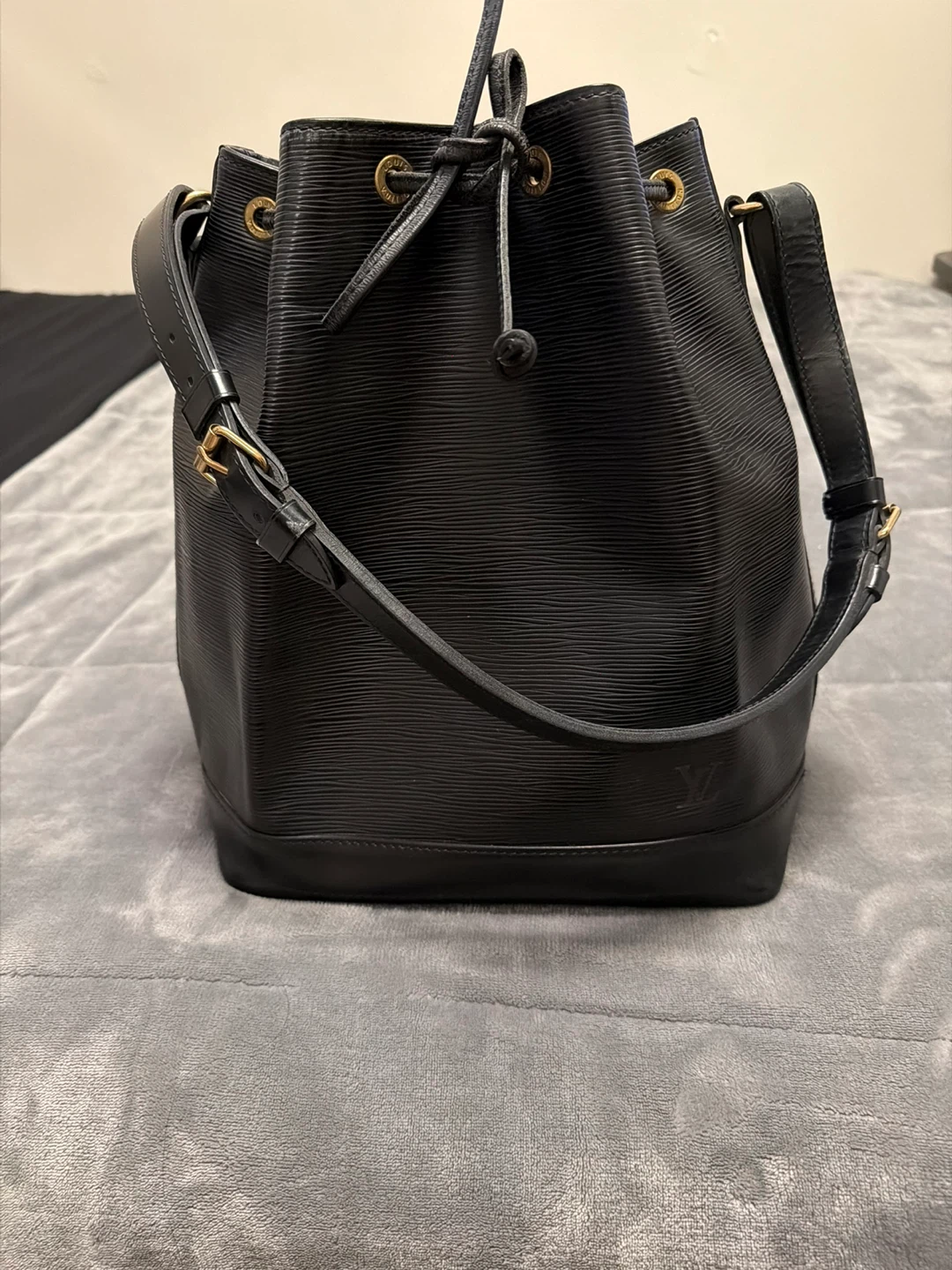 Louis Vuitton Epi Leather Noé Bag Black - photo 2