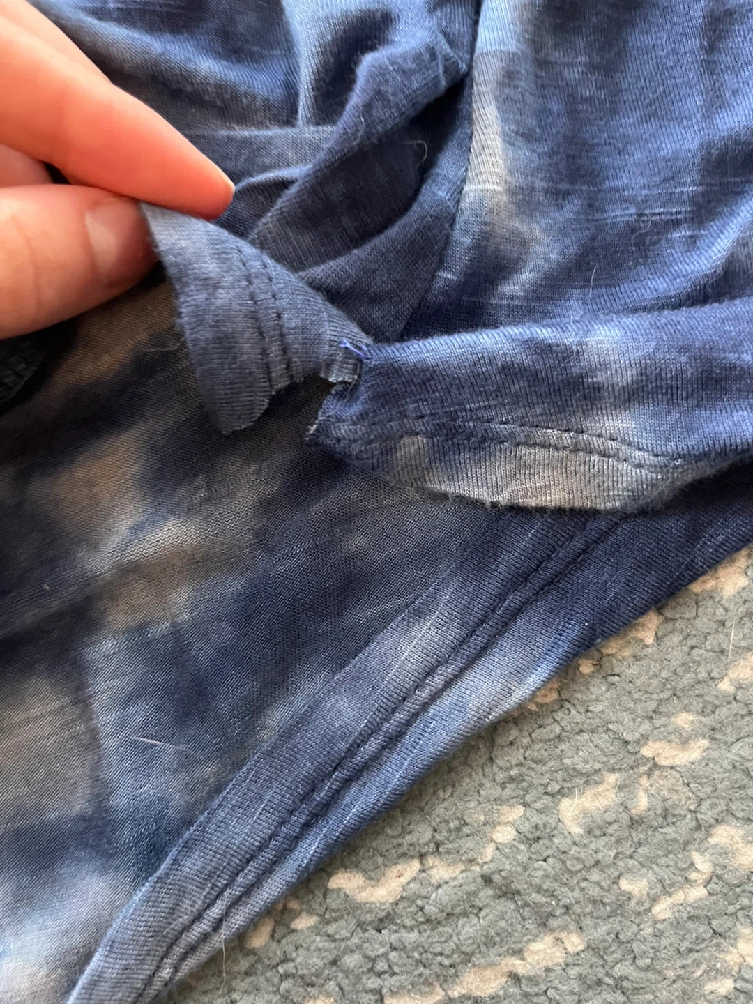 blue tie-dye top with silver design - photo 3
