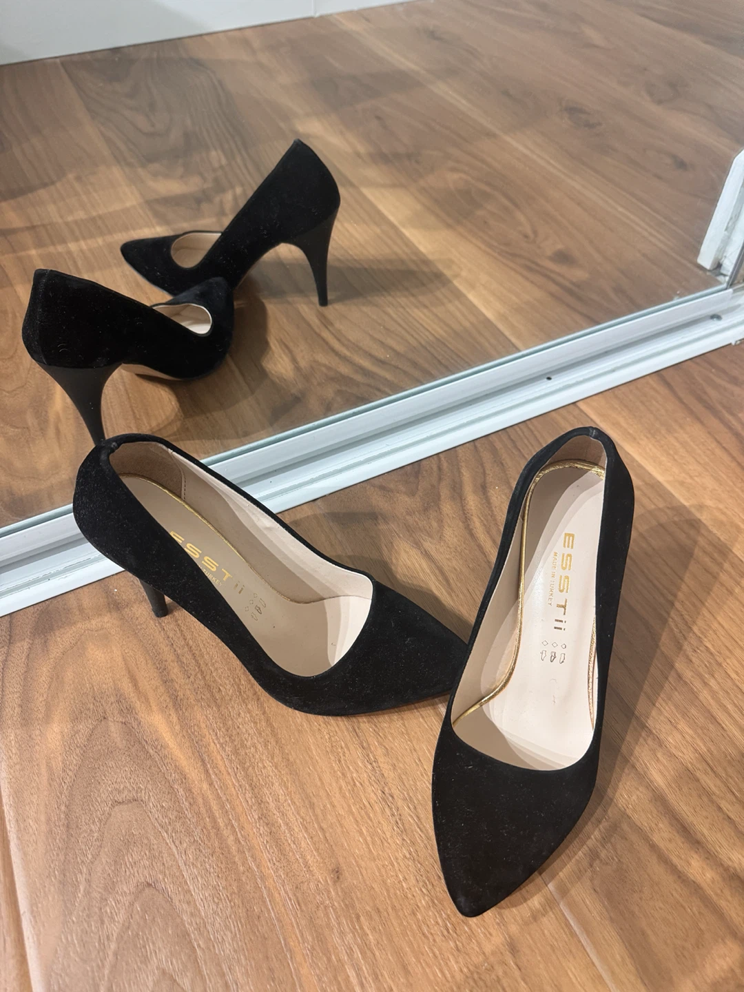ESSTI black suede heels - photo 2