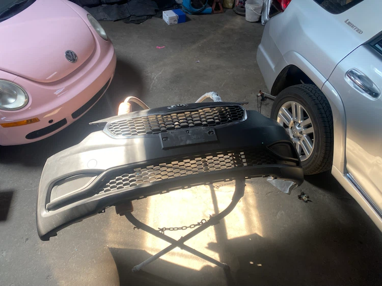 Kia Front Bumper Cover - photo 2