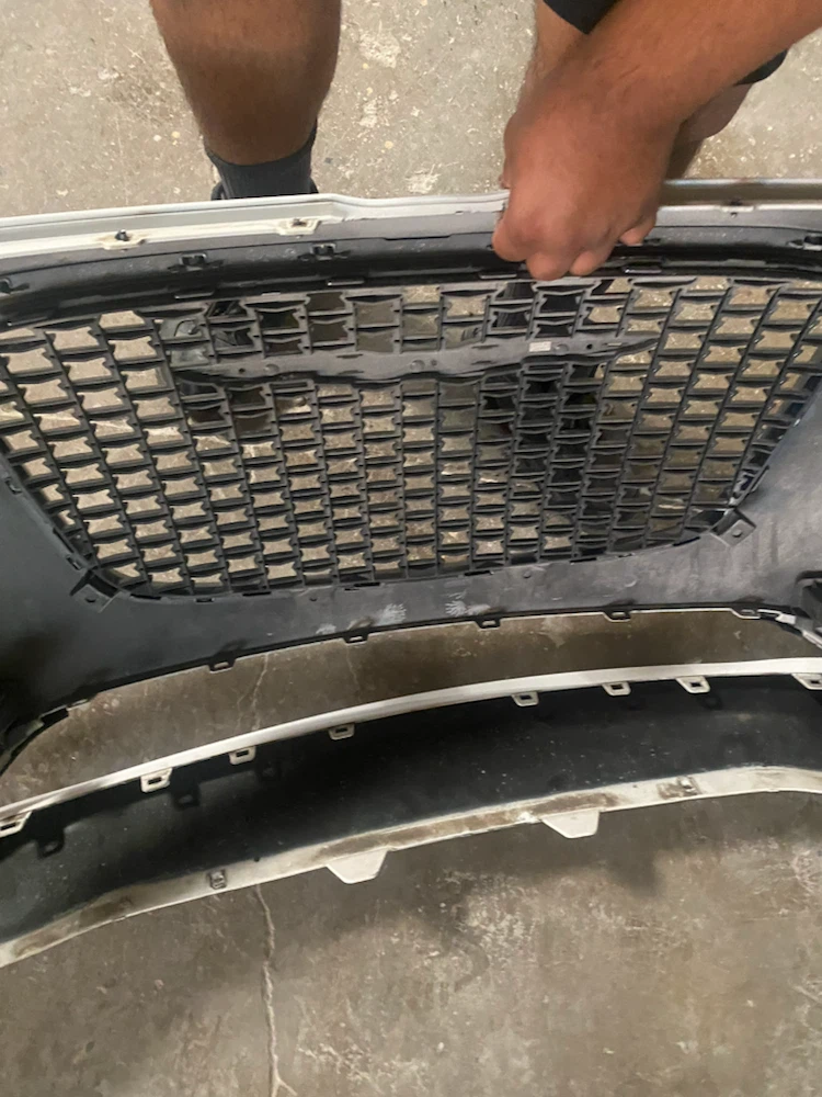 White Chrysler 300 Front Bumper Assembly - photo 3