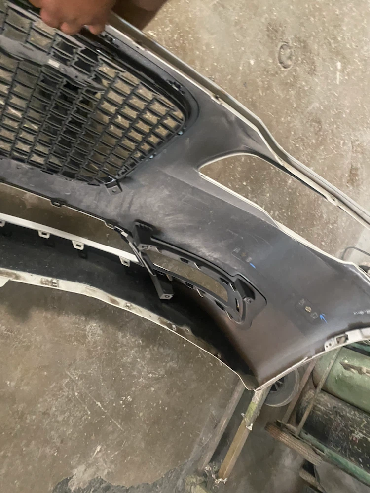 White Chrysler 300 Front Bumper Assembly - photo 4