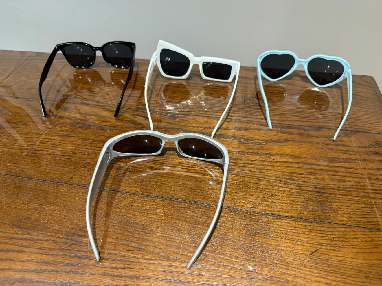 Set of 4 Fashion Sunglasses - photo 2