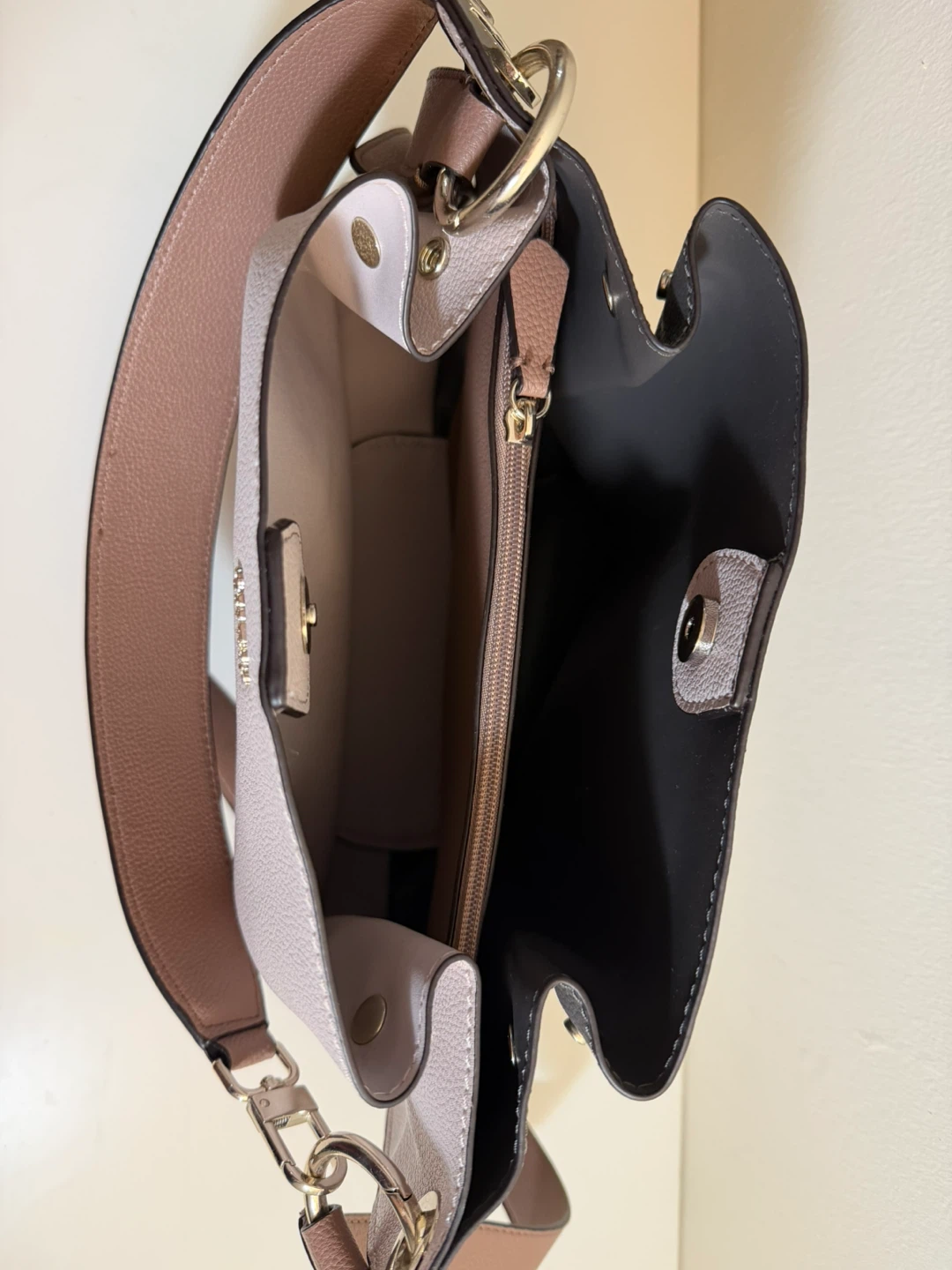 Guess Bucket Bag - photo 2