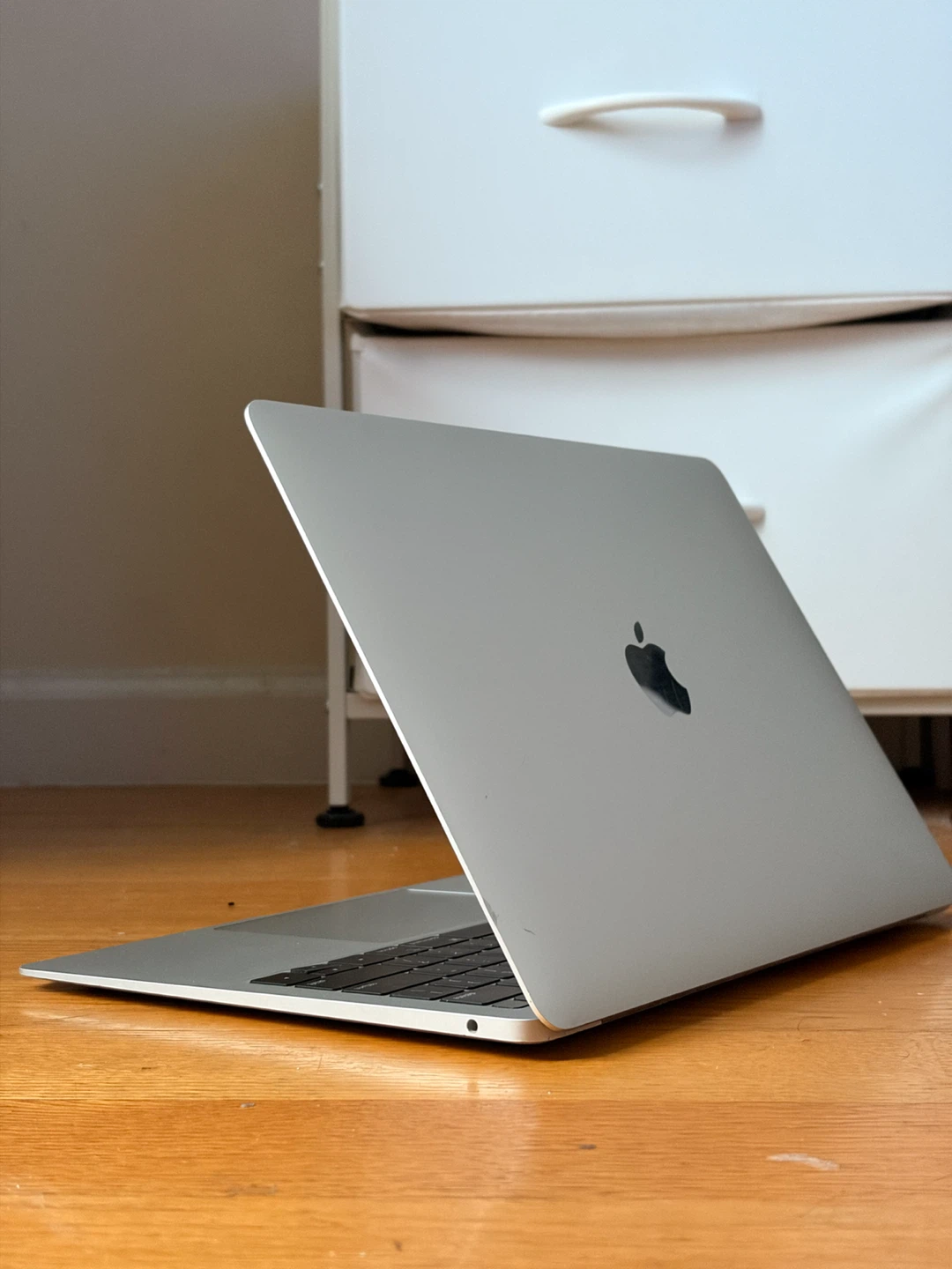 MacBook Air (Retina, 13-inch, 2019) — i5 / 8GB - photo 4