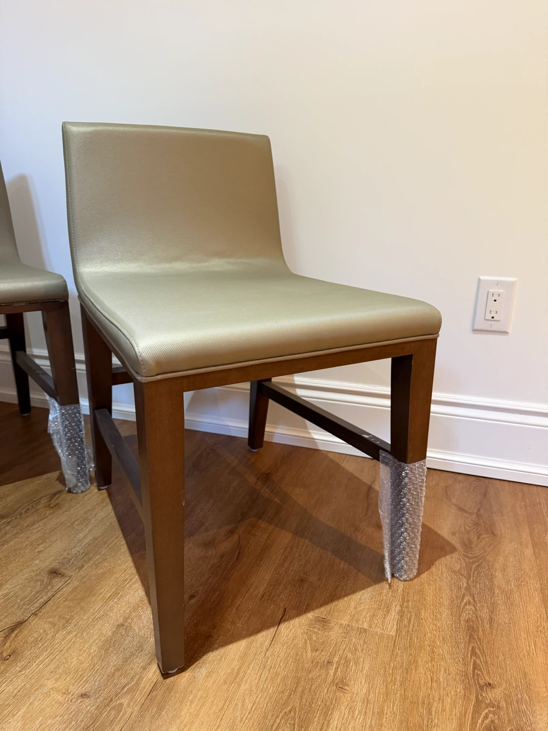 NEW Set of 3 modern dining stoolsSEAT HEIGHT 19” - photo 4