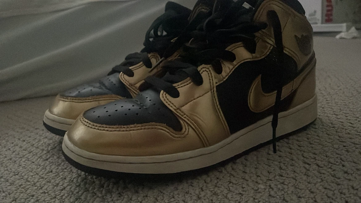 Jordan 1 metallic gold